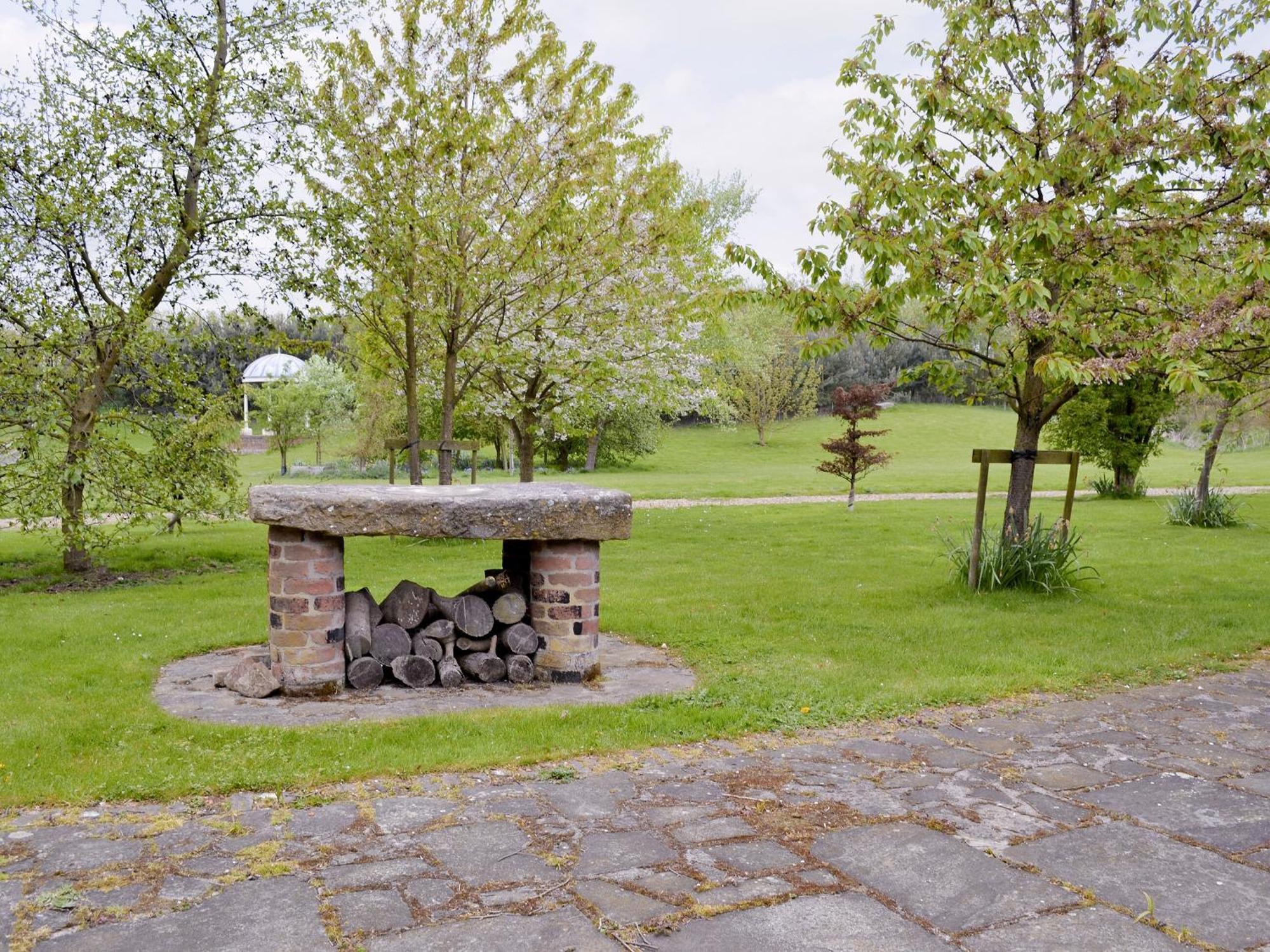 Ryehill Walled Garden Lodge מראה חיצוני תמונה